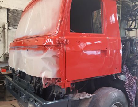 Nový lak nákladního vozidla Tatra | Renovace nákladního vozu Tatra